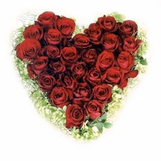 kalp bi�iminde 15 g�lden   T�rkiye anneler g�n� �i�ek yolla 