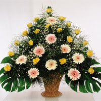  T�rkiye �i�ek�i telefonlar�  17 adet sari g�l 9 adet gerbera sepette