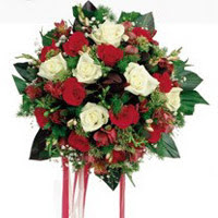  T�rkiye �i�ek g�nderme sitemiz g�venlidir  6 adet kirmizi 6 adet beyaz ve kir �i�ekleri buket