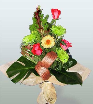  T�rkiye �i�ek g�nderme sitemiz g�venlidir  3 adet g�l 4 adet gerbera �i�egi sade buket