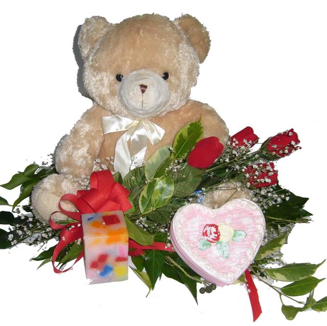  T�rkiye �i�ek�i ma�azas�  4 adet g�l , oyuncak , mum ve kutu �ikolata