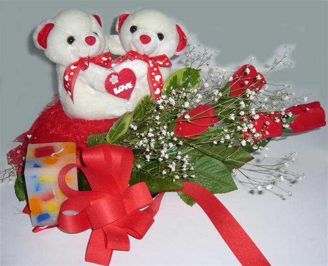 4 adet g�l buketi , oyuncak ve mum