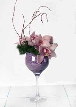 Trkiye ieki maazas  cam ierisinde 3 adet kandil orkide