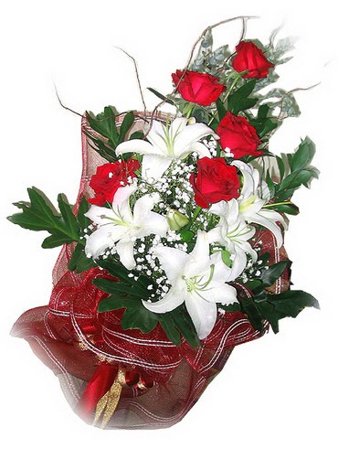  T�rkiye 14 �ubat sevgililer g�n� �i�ek  5 adet kirmizi g�l 1 adet kazablanka �i�egi buketi