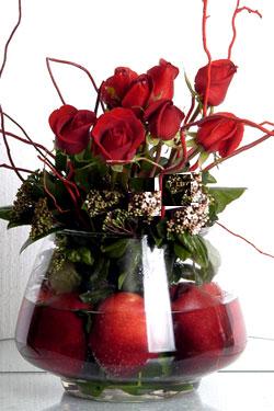  T�rkiye �i�ek ma�azas� , �i�ek�i adresleri   12 adet kirmizi g�l ve altinda s�rpriz meyva