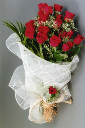 10 adet kirmizi g�llerden buket �i�egi  T�rkiye hediye sevgilime hediye �i�ek 