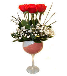  T�rkiye �i�ek , �i�ek�i , �i�ek�ilik  cam kadeh i�inde 7 adet kirmizi g�l �i�ek