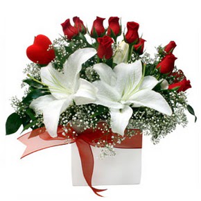  T�rkiye �i�ek g�nderme  1 dal kazablanka 11 adet k�rm�z� g�l vazosu