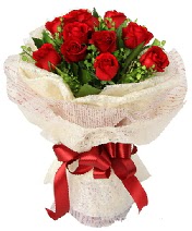 12 adet k�rm�z� g�l buketi  T�rkiye �i�ek sipari�i vermek 