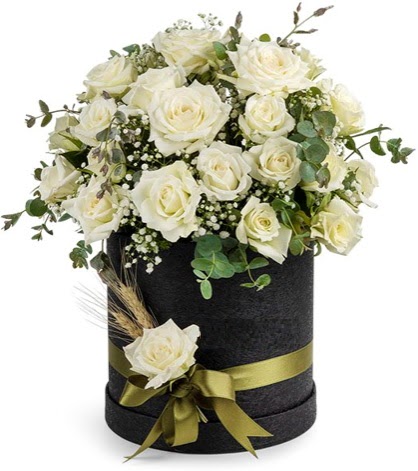 Kutu i�erisinde 33 adet beyaz g�l tanzimi  T�rkiye uluslararas� �i�ek g�nderme 