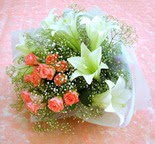  T�rkiye g�venli kaliteli h�zl� �i�ek  lilyum ve 7 adet g�l buket