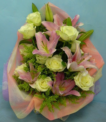 11 adet g�l ve 2 adet kazablanka buketi  T�rkiye �i�ek sat��� 