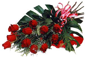 10 adet g�l buketi sade ve sik bir haldedir  T�rkiye �i�ek g�nderme  