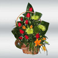 sepet i�erisinde 9 g�l ve kir �i�ekleri  T�rkiye uluslararas� �i�ek g�nderme 
