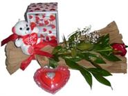 Tek g�l , mum , Ilove you yazili pelus ve kupalar