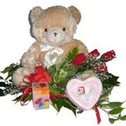  T�rkiye �i�ek�i ma�azas�  4 adet g�l , oyuncak , mum ve kutu �ikolata