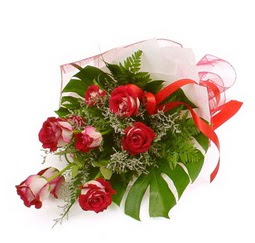 �i�ek g�nder 9 adet kirmizi g�l buketi  T�rkiye hediye �i�ek yolla 