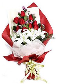  T�rkiye �i�ek yolla  9 adet g�l 2 adet kazablanka buketi