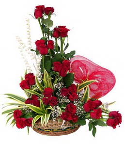  T�rkiye internetten �i�ek sipari�i  25 adet k�rm�z� g�l sepeti �i�e�i