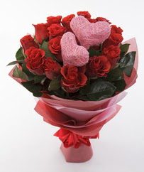 12 adet k�rm�z� g�l ve 2 adet kalp �ubuk  T�rkiye internetten �i�ek sipari�i 