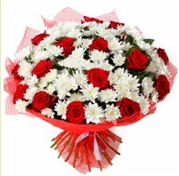 11 adet k�rm�z� g�l ve beyaz k�r �i�e�i  T�rkiye �i�ek sat��� 
