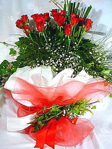  T�rkiye �i�ek yolla , �i�ek g�nder , �i�ek�i   11 adet kirmizi g�l beyaz krepte