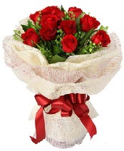 12 adet k�rm�z� g�l buketi  T�rkiye �i�ek sipari�i vermek 
