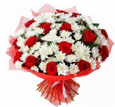 11 adet k�rm�z� g�l ve 1 demet krizantem  T�rkiye uluslararas� �i�ek g�nderme 