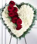  T�rkiye hediye �i�ek yolla  Kalp pano i�erisinde g�ller