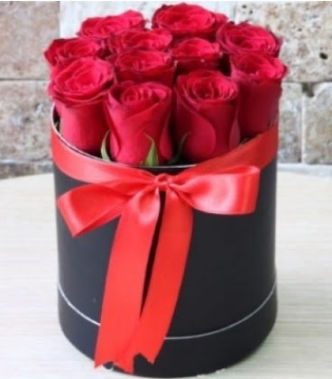 Kutu i�erisinde 9 adet k�rm�z� g�l  T�rkiye �i�ek , �i�ek�i , �i�ek�ilik 