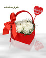 Kalp i�inde 9 adet beyaz g�l